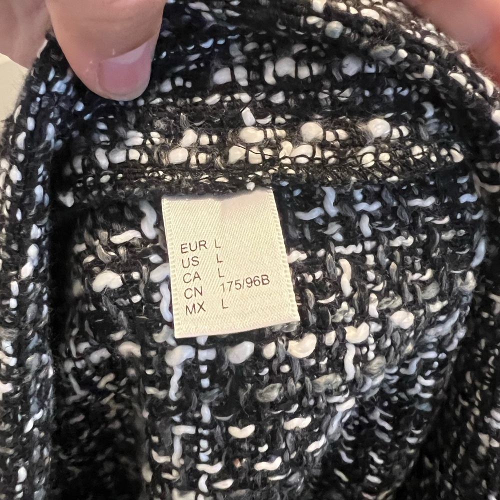 Chic Black Tweed Skirt - Picture 3 of 3